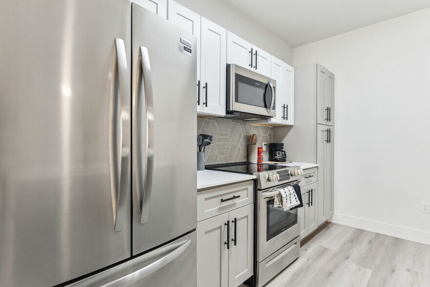 Building Photo - 6610 N 93rd Ave