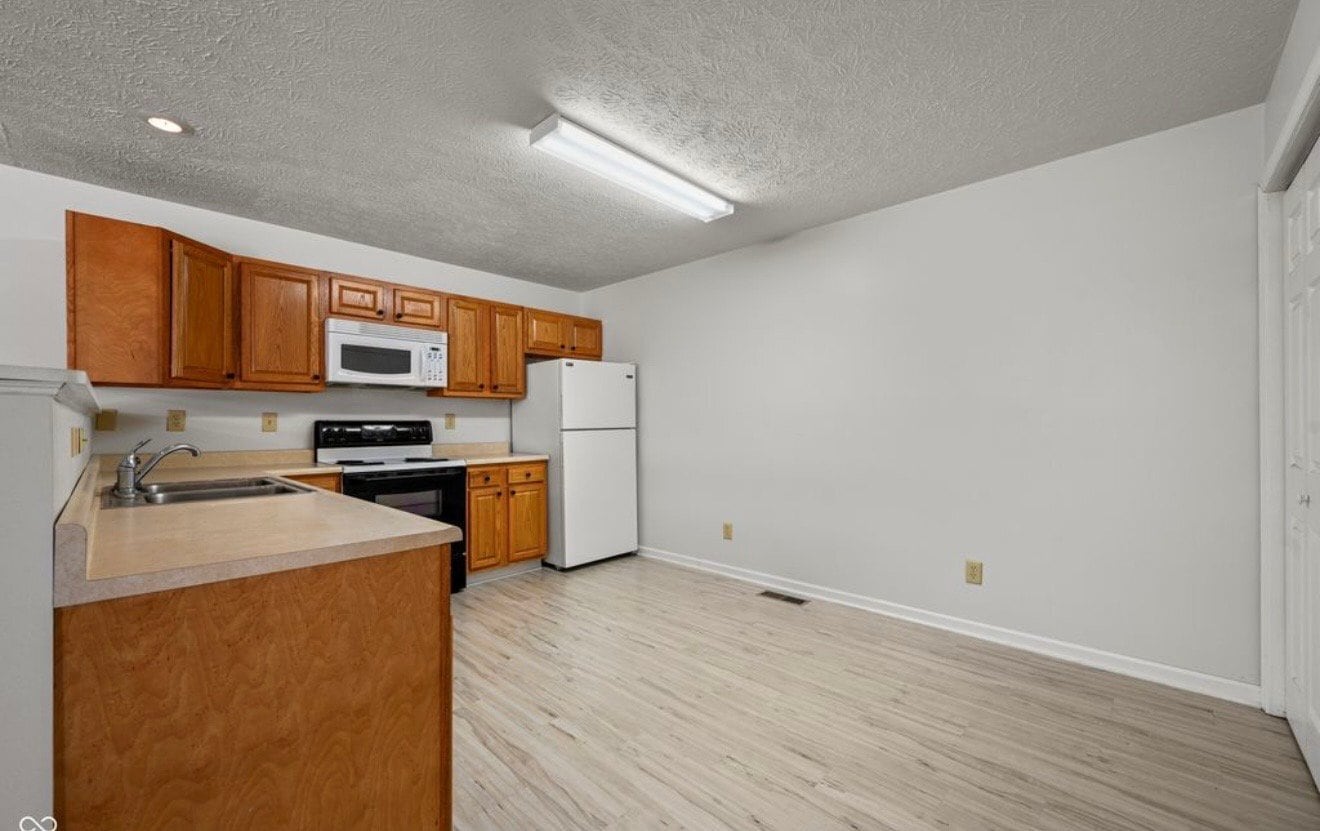 Building Photo - 810 W Gaston Dr