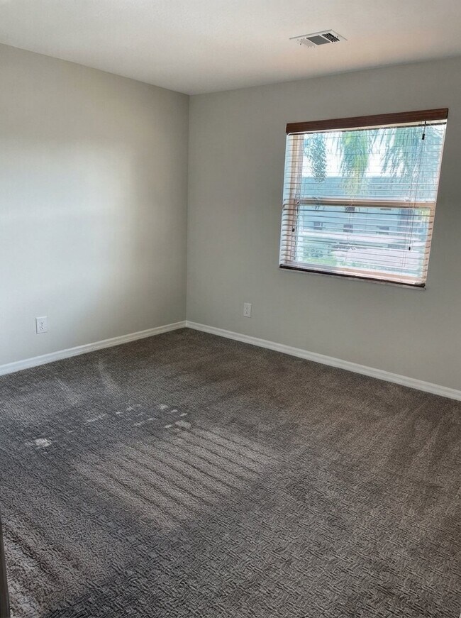 Building Photo - 600 E Lake Jasmine Cir