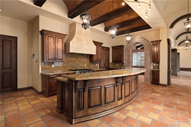 Building Photo - 2304 Antigua Dr