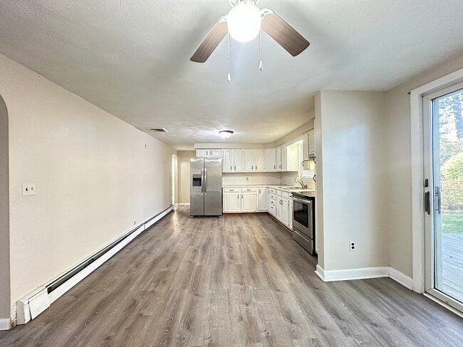 Building Photo - 135 S Pierce Rd