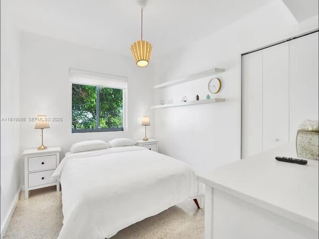 Building Photo - 7537 W Treasure Dr