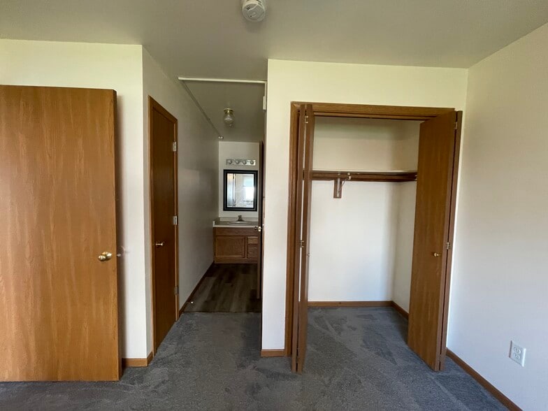 Building Photo - 566 Athletic Way