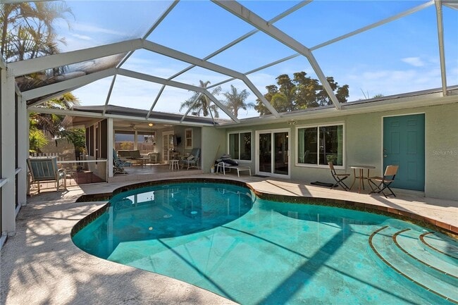 Building Photo - 7860 Holiday Dr