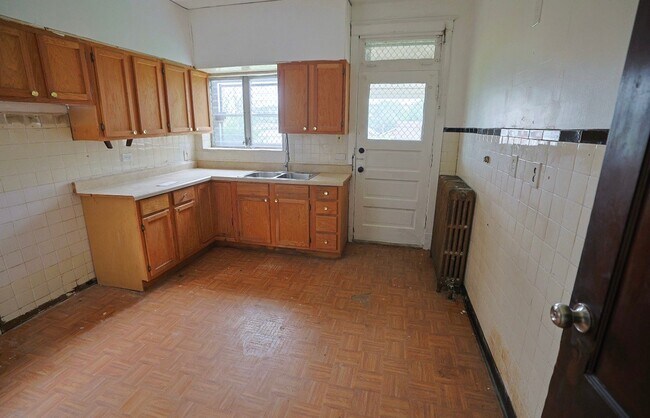 Building Photo - 4845 Anderson Ave