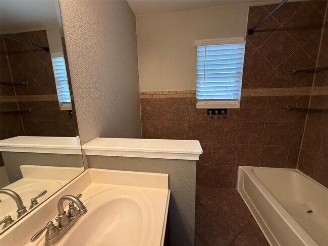 Building Photo - 501 Morning Dove Dr