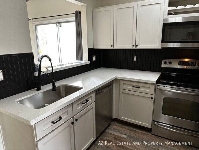 Building Photo - 1126 W Elliot Rd