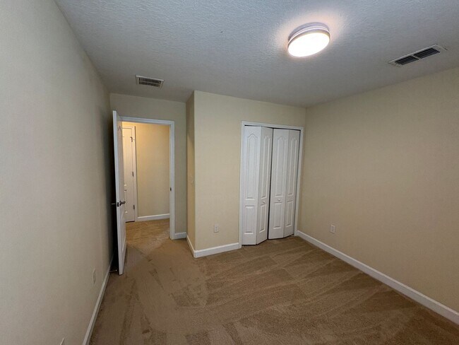 Building Photo - 6 BEDROOM + LOFT, 3 BATH HOME INDEPENDENCE...