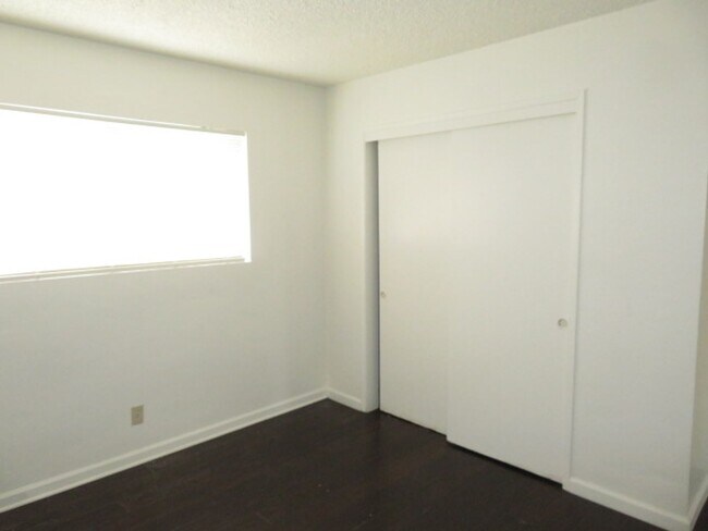Building Photo - 2 Bedroom/1 Bath Apartment in Northern Oil...