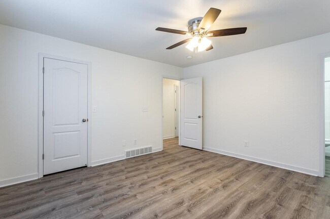 Building Photo - Tranquil Retreat in Trailside
