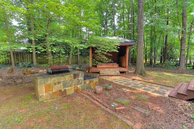Building Photo - 801 Brightwood Ln