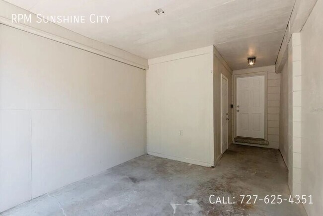 Building Photo - 3901 Grove St S