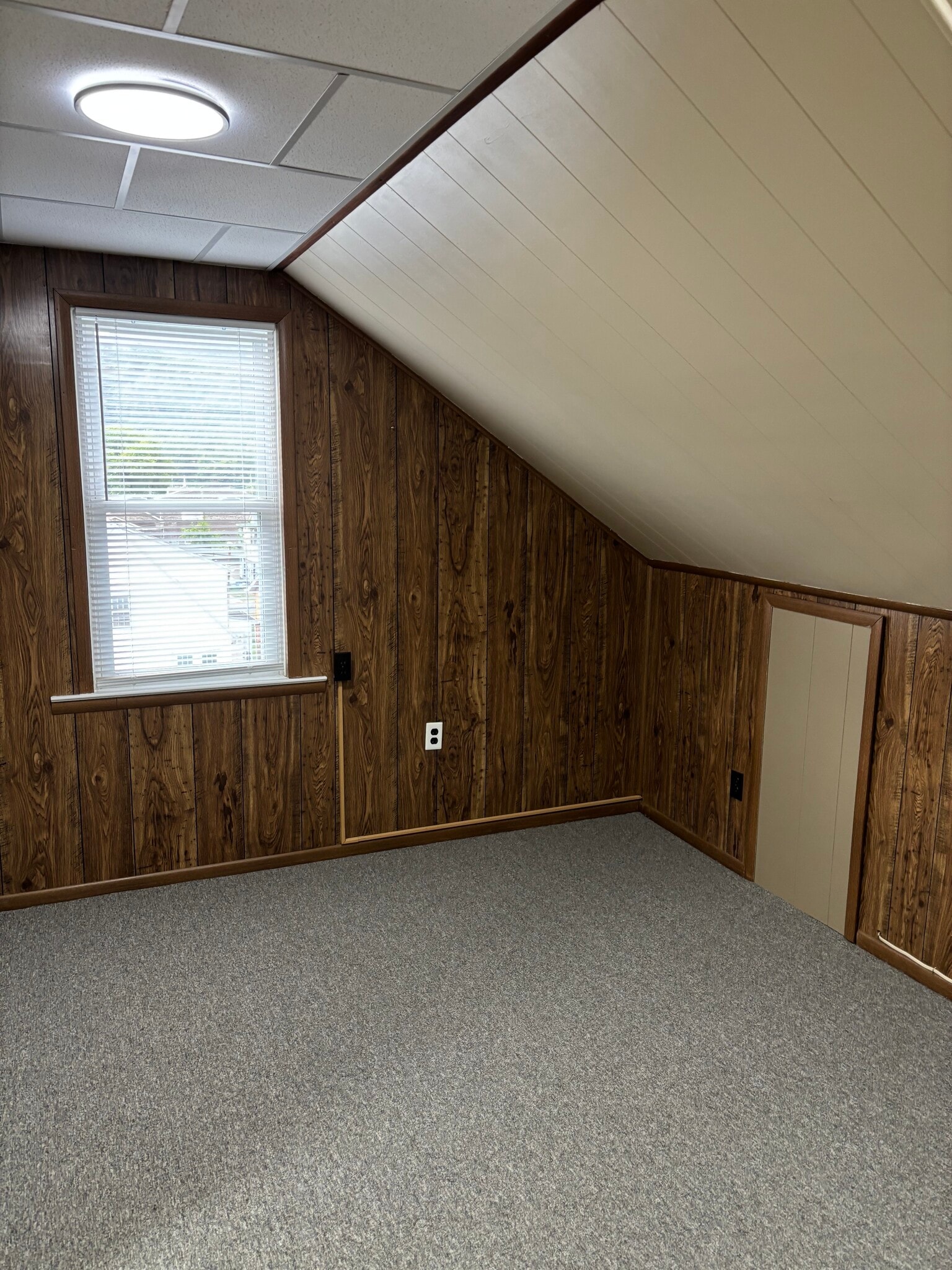 Building Photo - 345 E 12th St