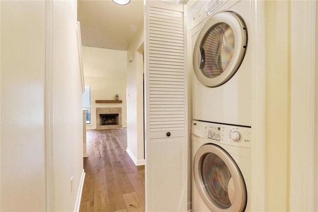 Building Photo - 203 Plimsol Ct