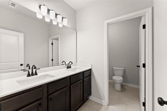 Building Photo - 4656 Silver Oak Dr SW