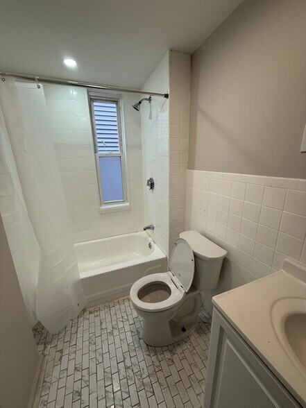 Building Photo - 22 Howell St