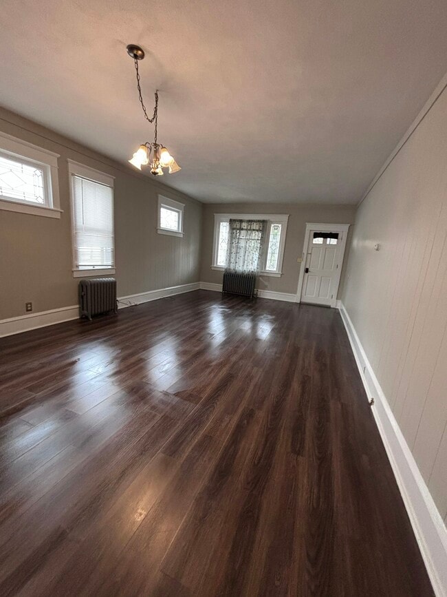 Building Photo - 363 N Maple Ave