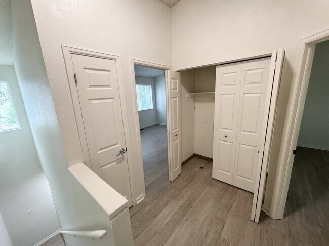 Building Photo - 650 Walden Cir