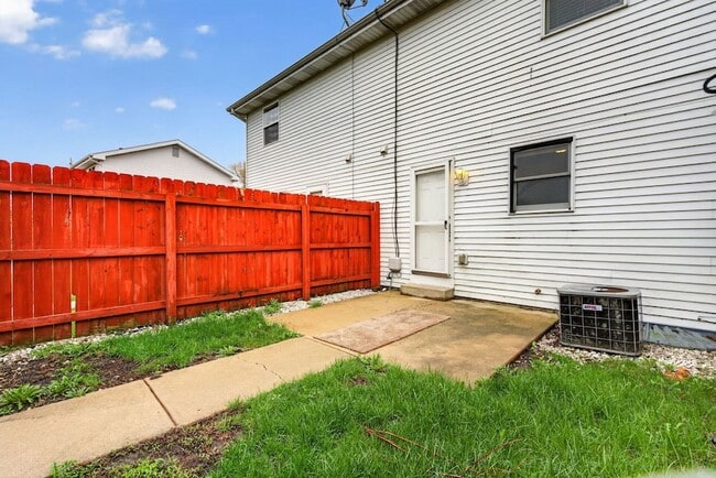 Building Photo - 115 Colonial Pkwy