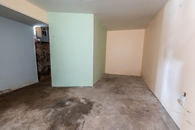 Building Photo - Well-kept 3 Bed, 1 Bath Single Family Home - Schedule your tours now!