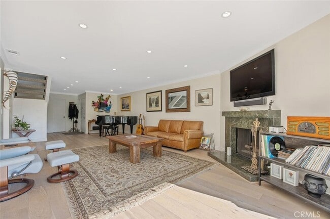 Building Photo - 1158 S Westlake Blvd