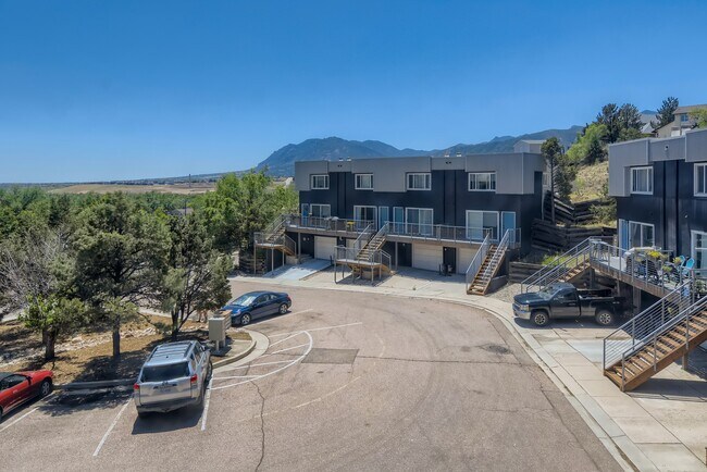 Building Photo - 520 Superior St