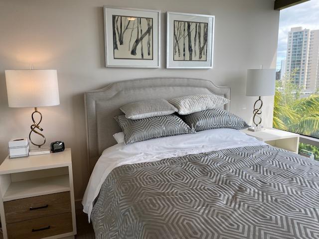 Building Photo - 1001 Queen St