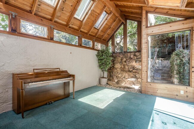 Building Photo - MUST SEE! Unique and Charming 4 bedroom 2.5 Bath Home w/Stunning Views!