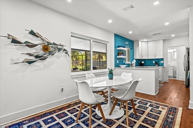 Building Photo - 2587 Ringling Blvd