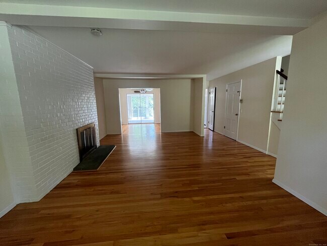Building Photo - 1 Silvermine Manor