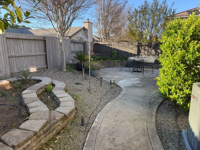 Building Photo - Beautiful 3bd/2ba Natomas Home with 2 Car Garage!