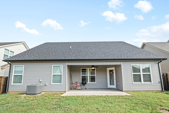 Building Photo - 3 Bedroom 3 Bath Home with Bonus Room For Rent!