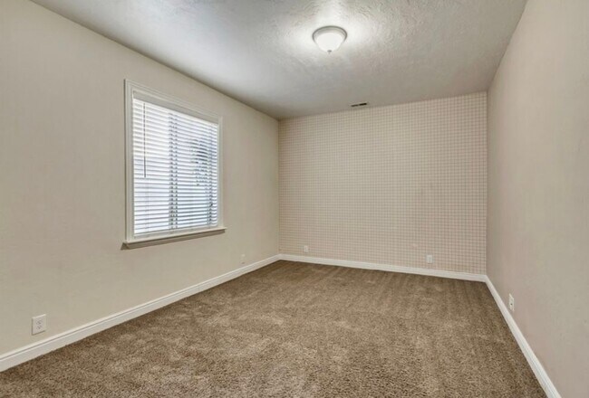 Building Photo - 498 Aspen Peak Dr