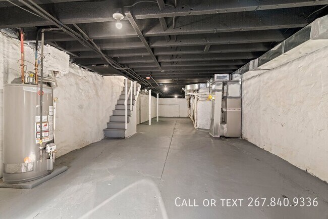 Building Photo - 2921 W Oxford St