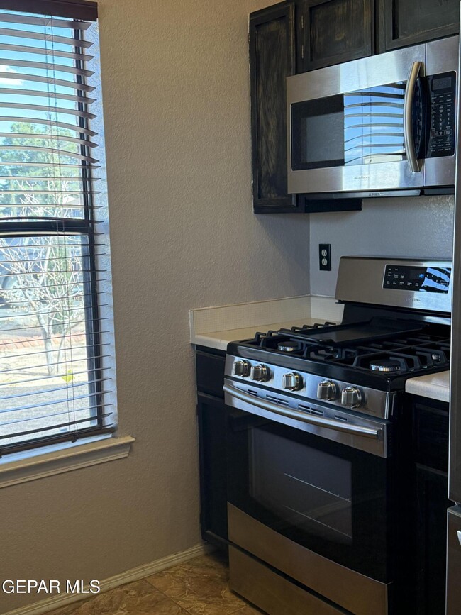 Building Photo - 15327 Woodhill Ct