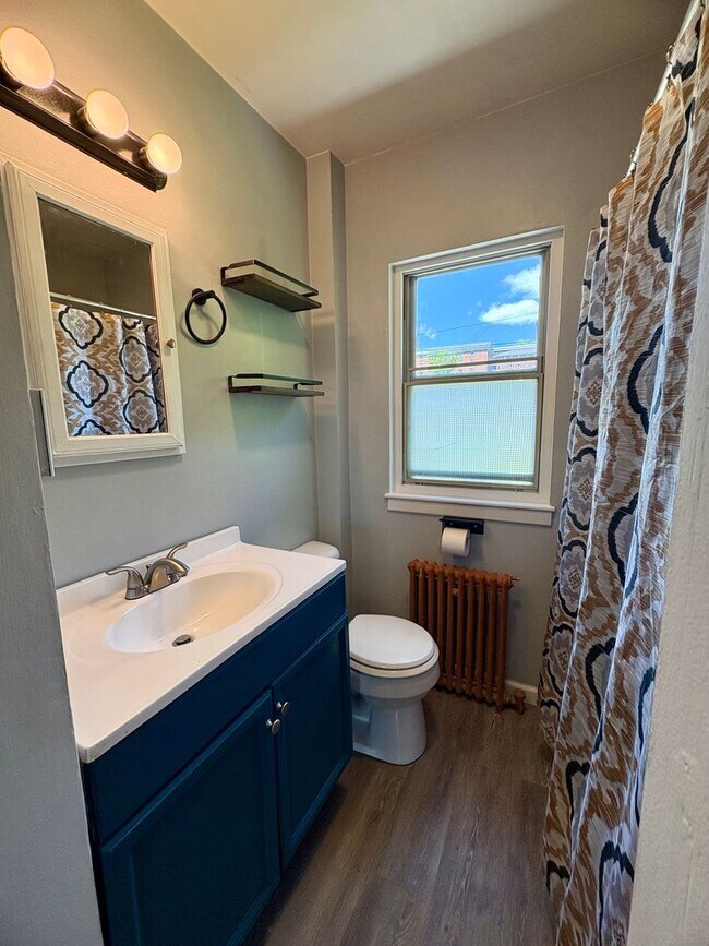 Building Photo - 2 Bedroom 1 Bathroom Townhome Available in Lancaster!