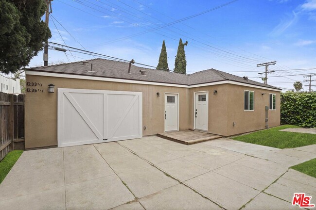 Building Photo - 1233 Stearns Dr