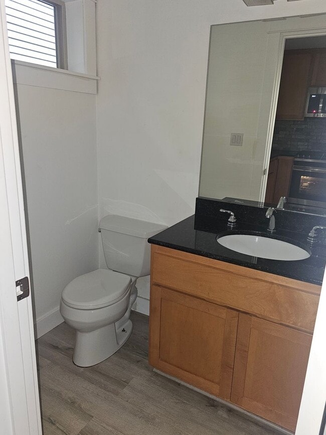 Building Photo - West Seattle! Move In Special 50% off 1st full Month*