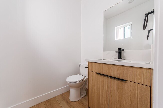 Building Photo - 13463 Beach Ave