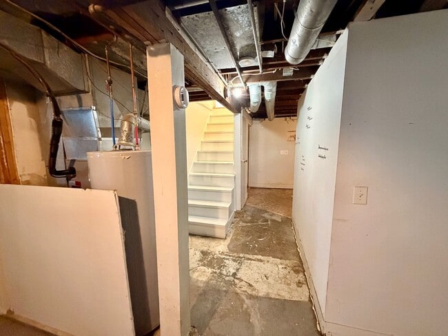 Building Photo - 538 S Hardy Ave