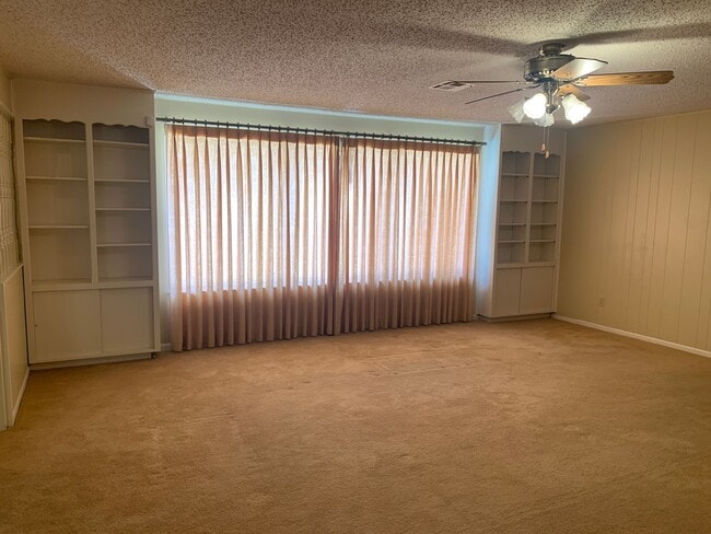 Building Photo - Cozy and Quaint 2 bedroom 2 bath with bonu...