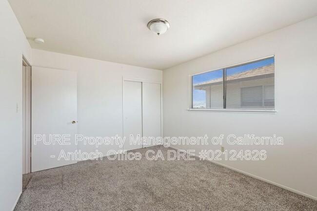 Building Photo - 908 Minaker Dr