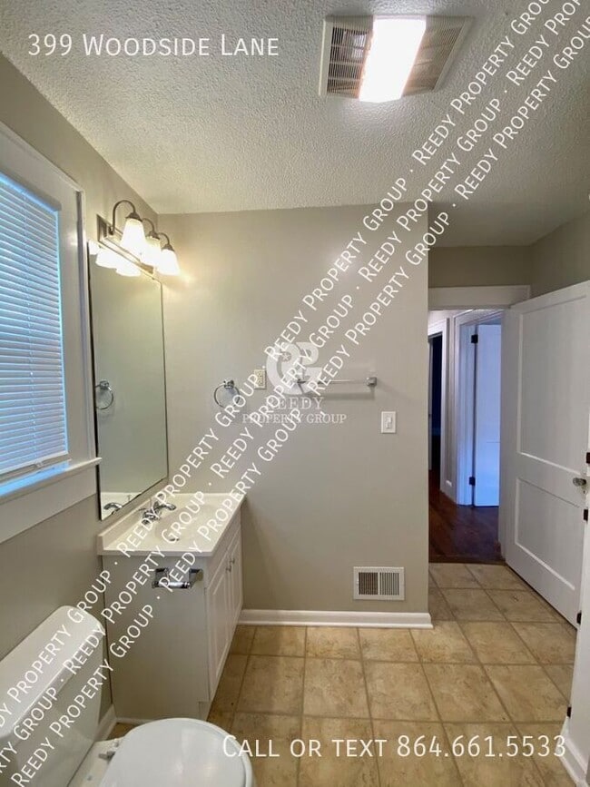 Building Photo - 399 Woodside Ln