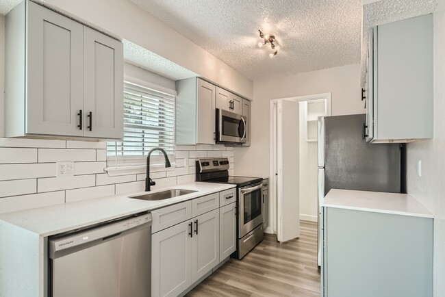 A4 Renovated - 1 Bed 1 Bath - Rise at Highland Meadows