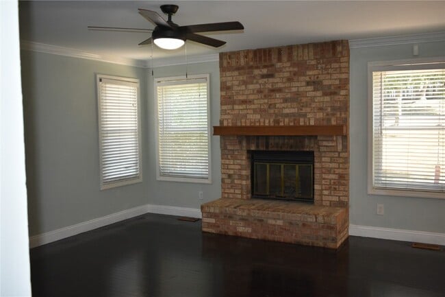 Building Photo - 16407 Westglen Farms Dr