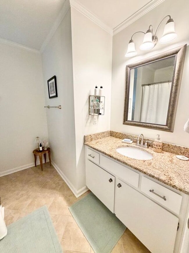 Building Photo - 490 Strathy Hall Dr