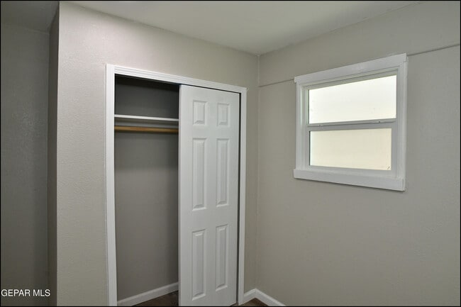 Building Photo - 2606 Aurora Ave