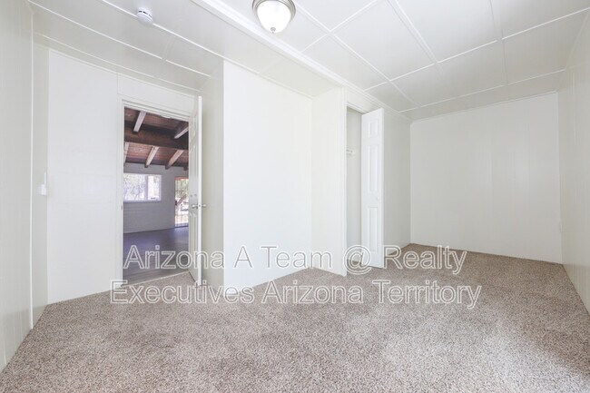 Building Photo - 3550 E Blacklidge Dr