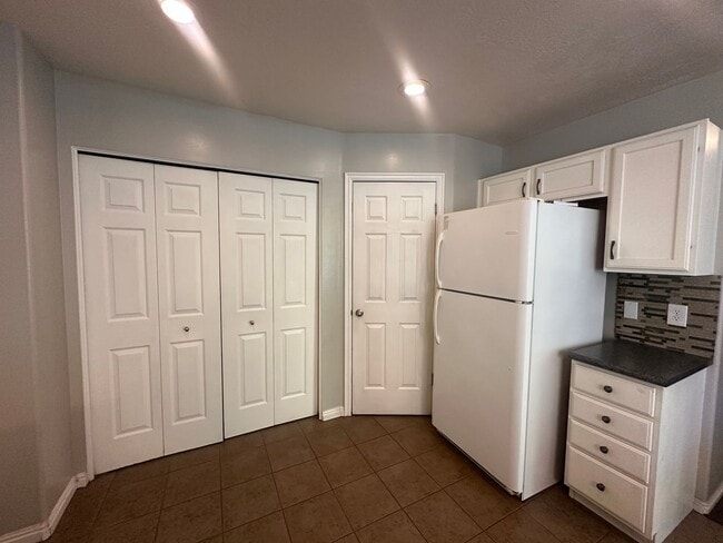 Building Photo - 3 Bed 1 Bath home in heart of Provo!