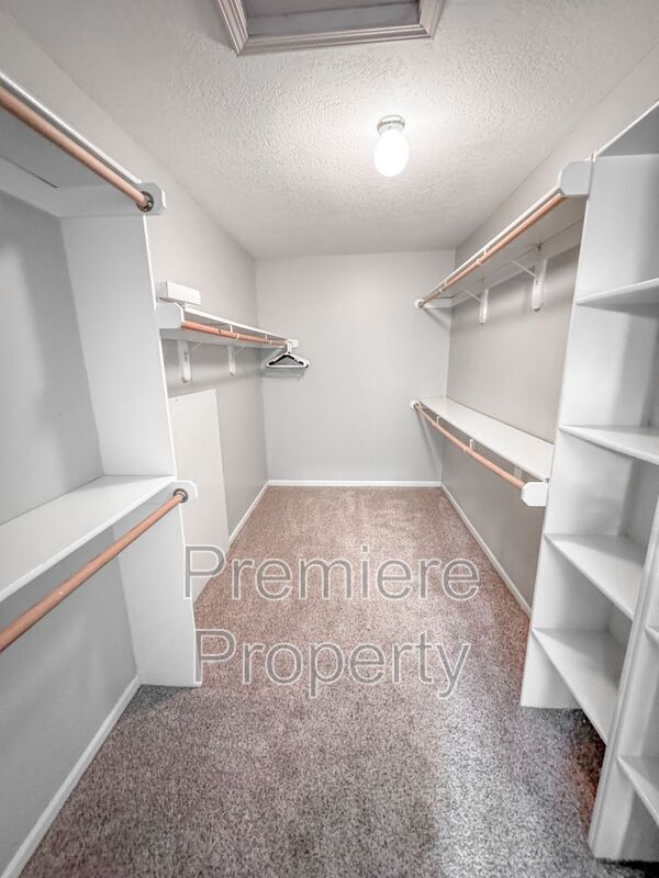 Building Photo - 13876 S Kaw St